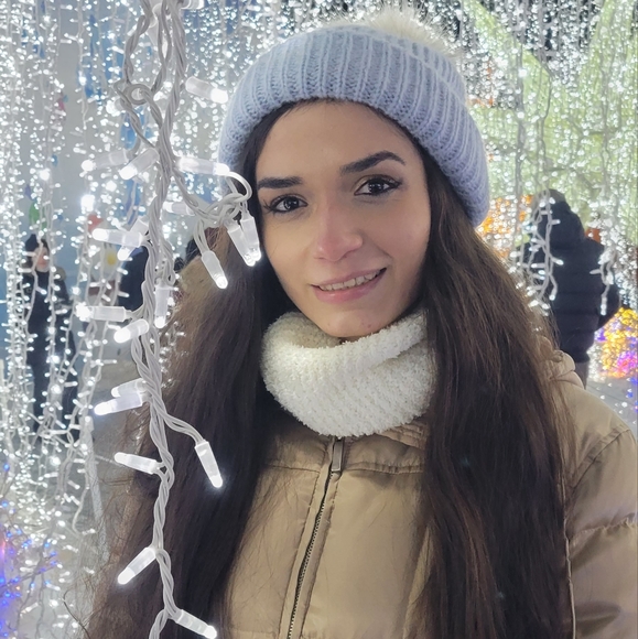 Meet your Posher, Alexandra m. - Picture 3 of 3